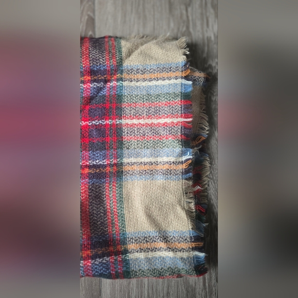 ModCloth Tartan Blanket Scarf Holiday Wrap Christmas Plaid Winter Chic - Picture 3 of 6